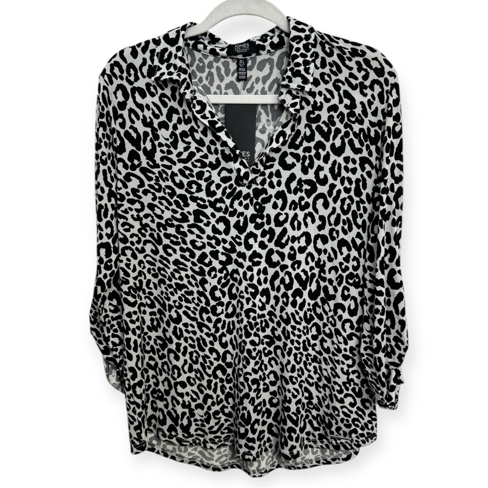 Jones New York Women’s Black and White Animal Print Top Size L *2218